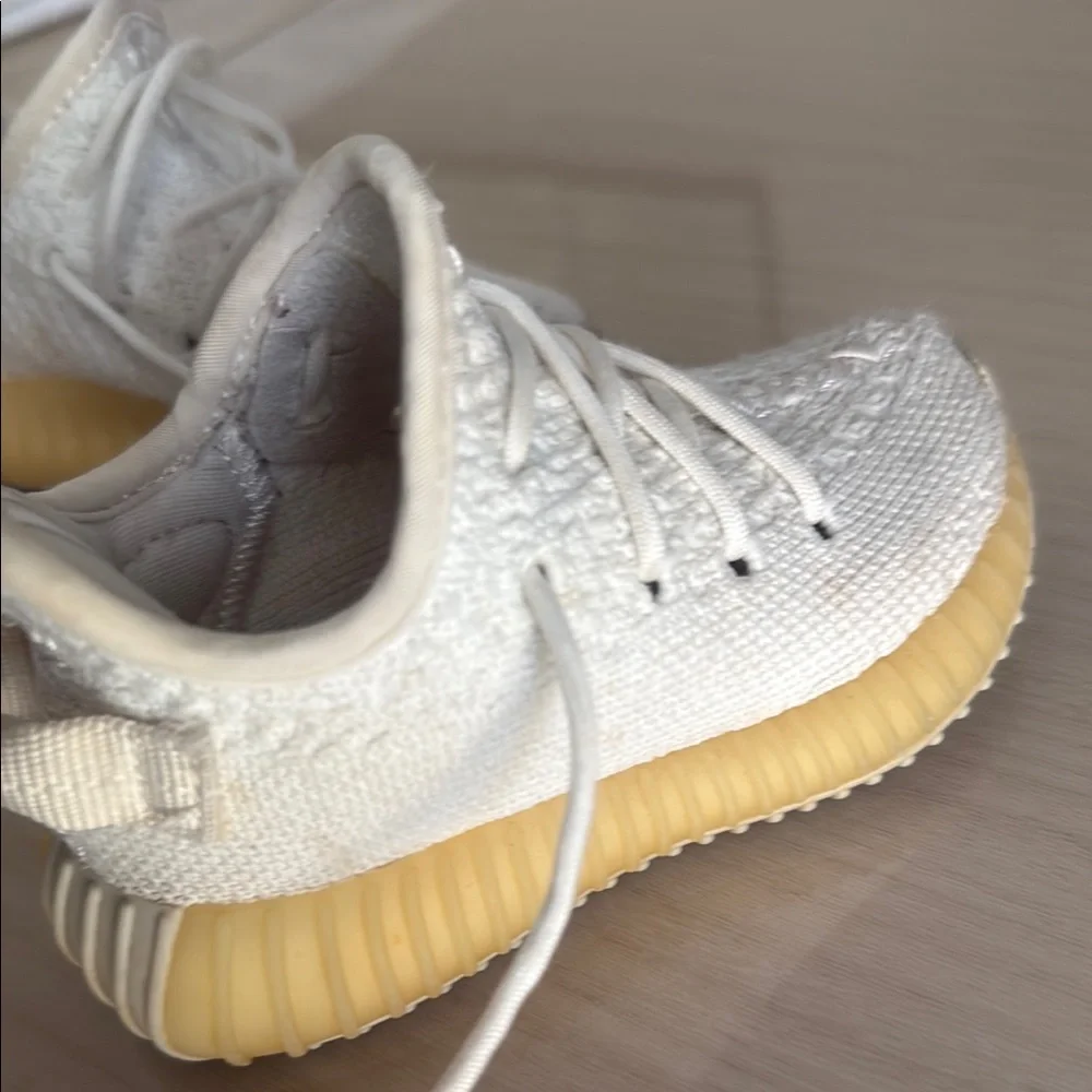 White Sneakers size 6k - Picture 3 of 10